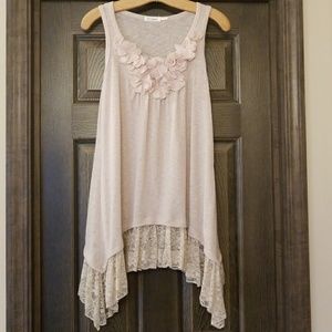 Sleeveless flow and lace detail shirt